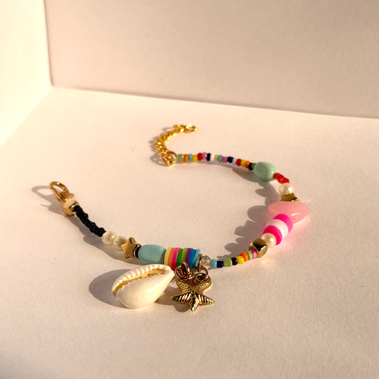 Beach joyful cowrie shell charmy bracelet