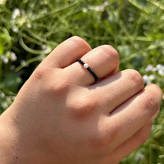 Black beaded pearl ring
